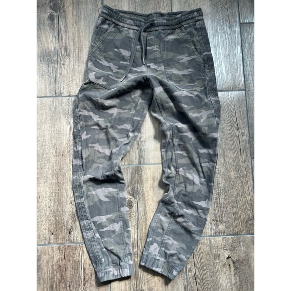 Athleta Pants - Athleta Camo Farallon Jogger‎ Casual Athleisure Women's Size 2